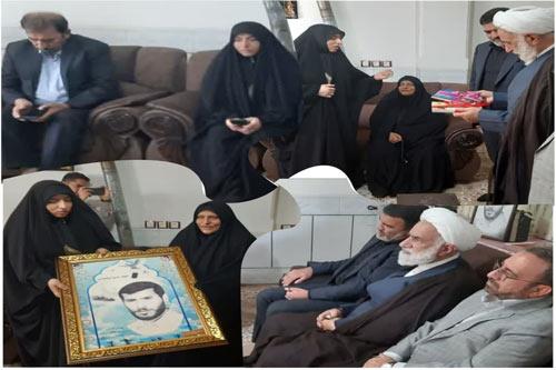 دیدار حجت الاسلام والمسلمین روحانی نژاد با خانوتده شهید در شهرستان لنجان استان اصفهان
